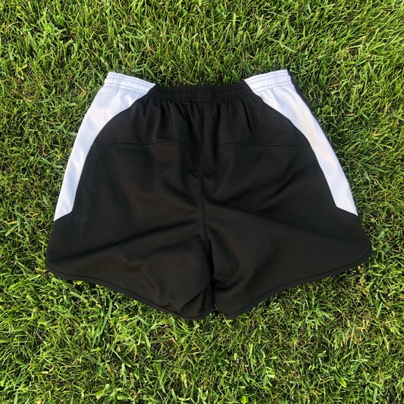 Umbro #4 shorts - Picture 5 of 6